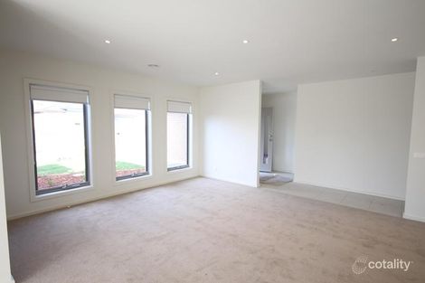 Property photo of 4 Sandview Place Cranbourne VIC 3977