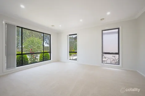 Property photo of 18 Dorothy Green Crescent Franklin ACT 2913