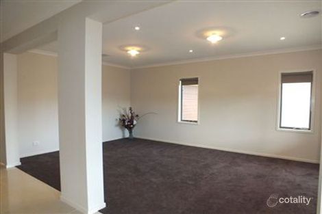 Property photo of 33 Cohens Way Pakenham VIC 3810