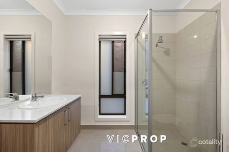 Property photo of 24 Distinction Crescent Truganina VIC 3029