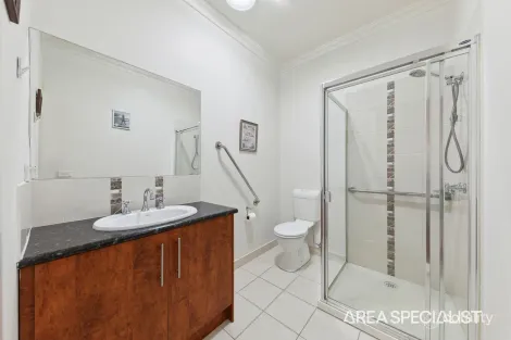 Property photo of 1/4 Henry Street Pakenham VIC 3810