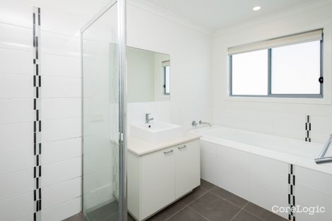 Property photo of 24 North Quay Circuit Hope Island QLD 4212