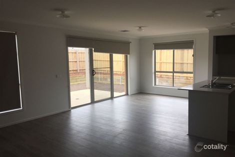Property photo of 11 Napperby Way Cranbourne North VIC 3977