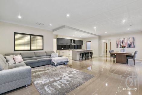 Property photo of 13 Hull Crescent Pakenham VIC 3810