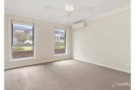 Property photo of 11 Jarvisfield Place Macquarie Links NSW 2565
