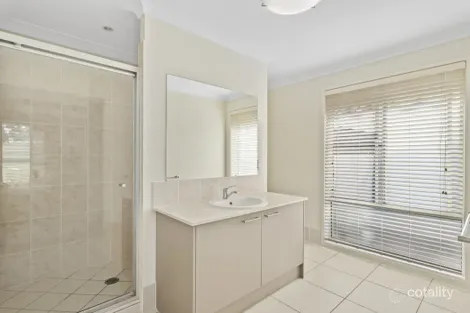 Property photo of 32 Faraday Crescent Pacific Pines QLD 4211