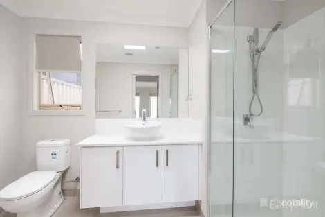 Property photo of 13 Harrison Way Pakenham VIC 3810