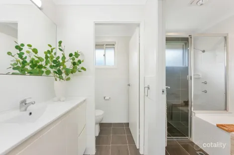 Property photo of 3 Childs Close Green Point NSW 2251