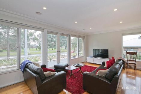 Property photo of 152 Captain Cook Crescent Narrabundah ACT 2604