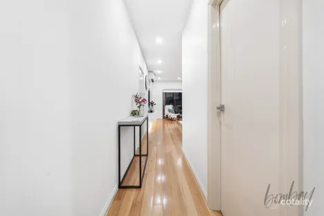 Property photo of 8 Lush Drive Craigieburn VIC 3064