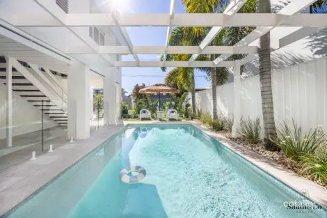 Property photo of 14 Donald Avenue Paradise Point QLD 4216