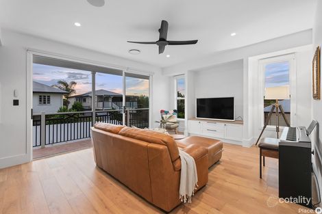 9 Grant St, Camp Hill, QLD 4152