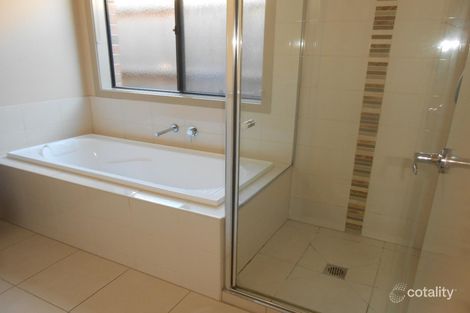 Property photo of 7 Valentine Lane Cranbourne North VIC 3977