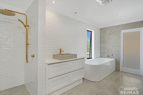 Property photo of 15 Avellino Drive Varsity Lakes QLD 4227