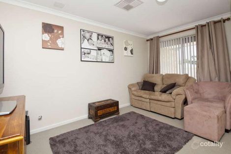 Property photo of 2 Ellesmere Circuit Success WA 6164