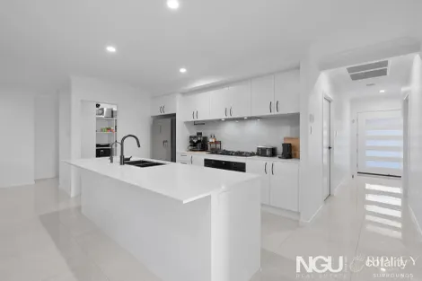 Property photo of 29 Dee Street Deebing Heights QLD 4306