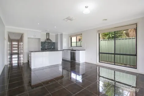 Property photo of 13 Kelliher Avenue Wodonga VIC 3690