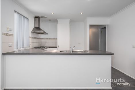 Property photo of 2 Lind Place Caroline Springs VIC 3023
