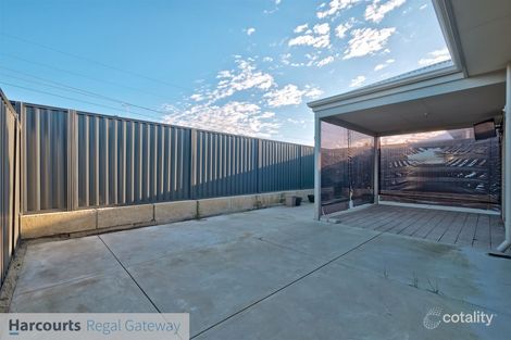 Property photo of 17 Halite Way Treeby WA 6164