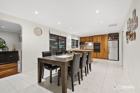 Property photo of 12 Stable Court Endeavour Hills VIC 3802