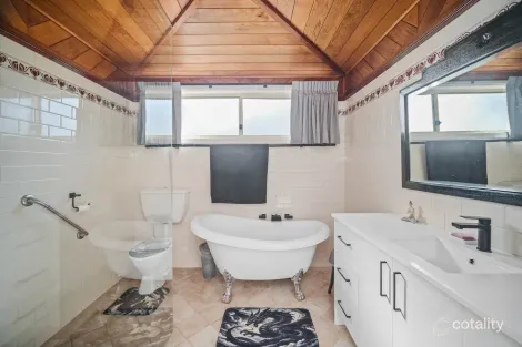 Property photo of 3 Yarran Place Coomba Park NSW 2428