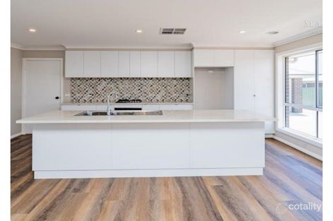 Property photo of 2/26 Quandong Place Forest Hill NSW 2651