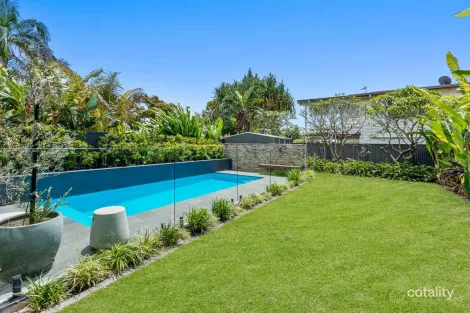 31 Dawn Pde, Miami, QLD 4220