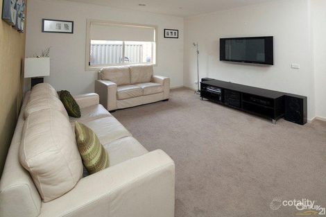 Property photo of 5 Cherry Blossom Chase Pakenham VIC 3810