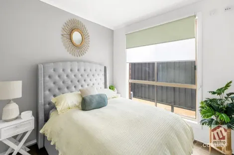 Property photo of 1/53 Jade Way Hillside VIC 3037