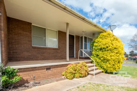 3/9 Balblair St, Guyra, NSW 2365
