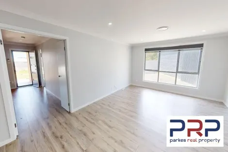 Property photo of 11 Yuwambi Close Parkes NSW 2870