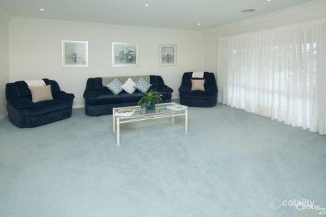 Property photo of 10 Pohlman Close Pakenham VIC 3810