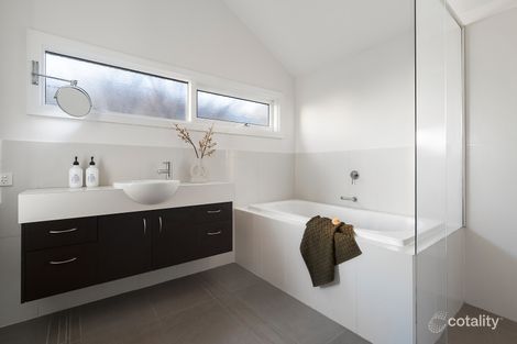 Property photo of 2 Hillside Avenue Northcote VIC 3070