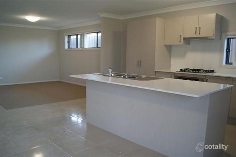 Property photo of 2/4 Moxham Street Hunterview NSW 2330