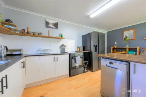 Property photo of 223 Auckland Street South Gladstone QLD 4680