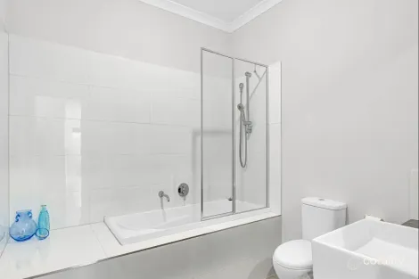 Property photo of 1/13 Haywood Grove Melton West VIC 3337