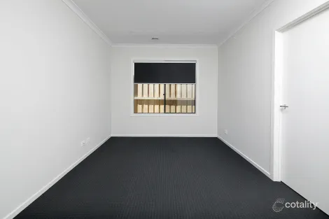 Property photo of 10 Cilroy Crescent Cranbourne South VIC 3977