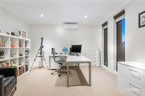 Property photo of 29 Mandalay Parade Fraser Rise VIC 3336