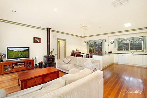 Property photo of 10 Fairbairn Grove Sunbury VIC 3429