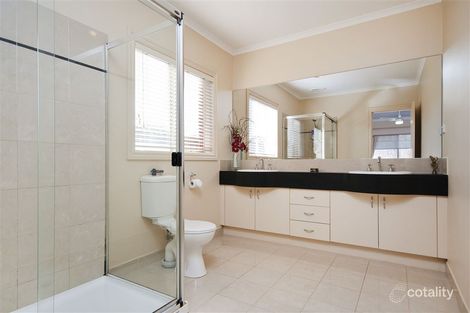 Property photo of 15 Little John Court Werribee VIC 3030