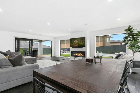Property photo of 16 Baddeley Circuit Croydon VIC 3136
