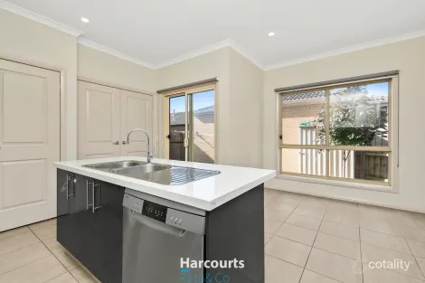 Property photo of 1/4 Rosamond Way Epping VIC 3076