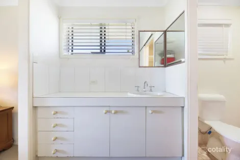 Property photo of 16 Ling Place Palm Beach QLD 4221