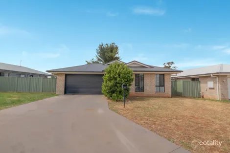 8 Rex Aubrey Pl, Parkes, NSW 2870