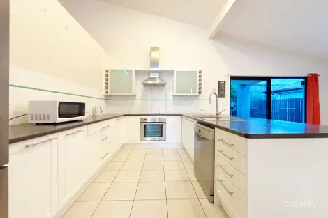 Property photo of 18 Lillydale Place Calamvale QLD 4116