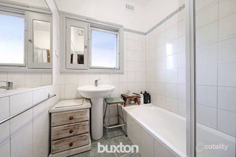 Property photo of 4 Landles Street McKinnon VIC 3204