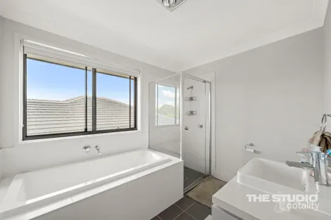 Property photo of 39 Cocoparra Circuit North Kellyville NSW 2155