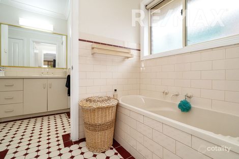Property photo of 26 Kimba Drive Glenfield Park NSW 2650