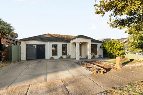 Property photo of 25 Chelsworth Loop Craigieburn VIC 3064