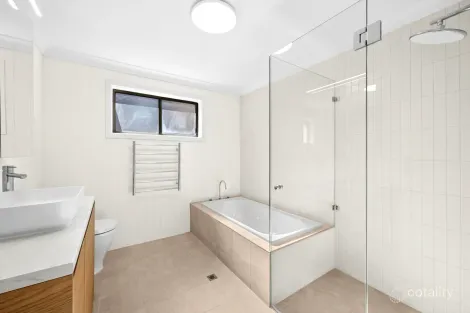 Property photo of 37 Pine Avenue Narraweena NSW 2099